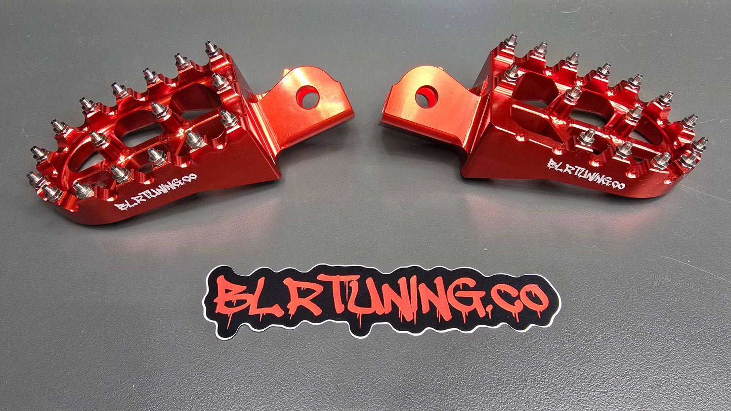 FOOT PEGS FOR RAWRR MANTIS X AND MANTIS X PRO BILLET ALUMINUM WITH STAINLESS STEEL TEETH BY BLR TUNING