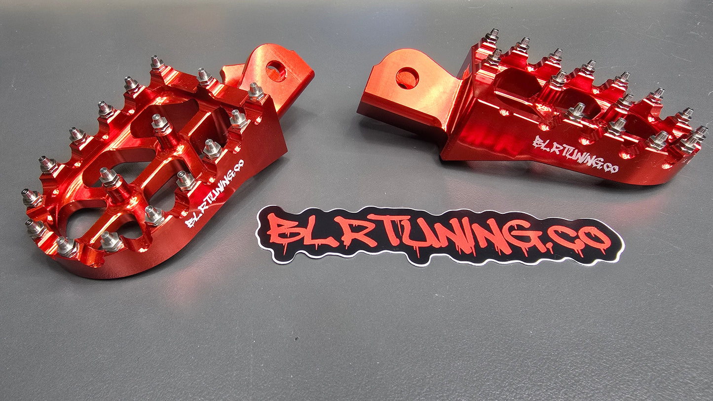 FOOT PEGS FOR RAWRR MANTIS X AND MANTIS X PRO BILLET ALUMINUM WITH STAINLESS STEEL TEETH BY BLR TUNING