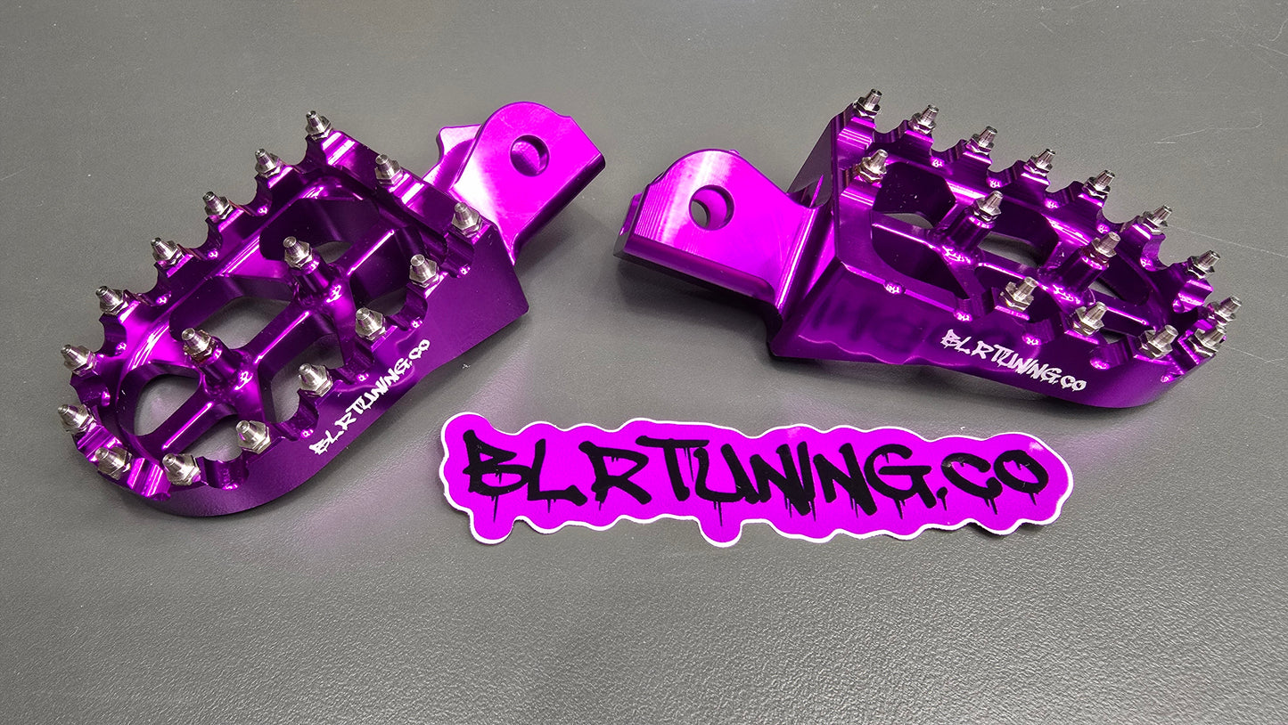 FOOT PEGS FOR RAWRR MANTIS X AND MANTIS X PRO BILLET ALUMINUM WITH STAINLESS STEEL TEETH BY BLR TUNING