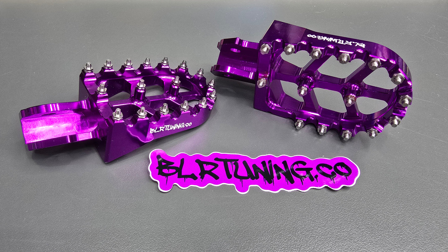 FOOT PEGS FOR RAWRR MANTIS X AND MANTIS X PRO BILLET ALUMINUM WITH STAINLESS STEEL TEETH BY BLR TUNING