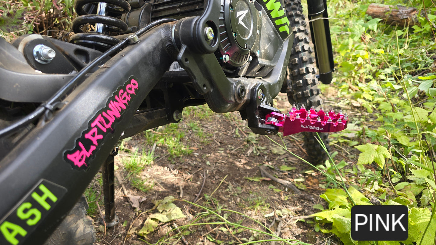 FOOT PEGS FOR RAWRR MANTIS X AND MANTIS X PRO BILLET ALUMINUM WITH STAINLESS STEEL TEETH BY BLR TUNING