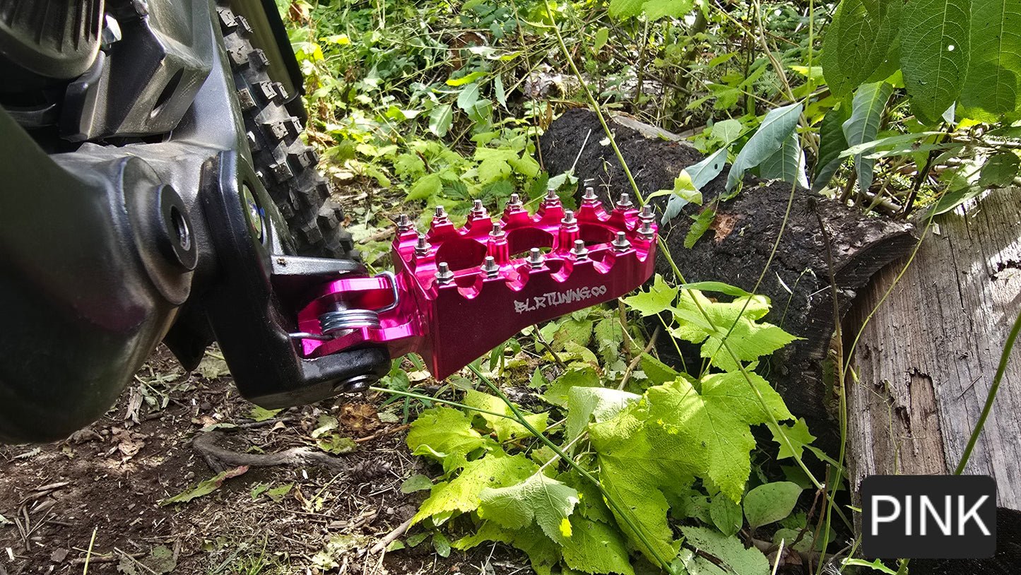 FOOT PEGS FOR RAWRR MANTIS X AND MANTIS X PRO BILLET ALUMINUM WITH STAINLESS STEEL TEETH BY BLR TUNING