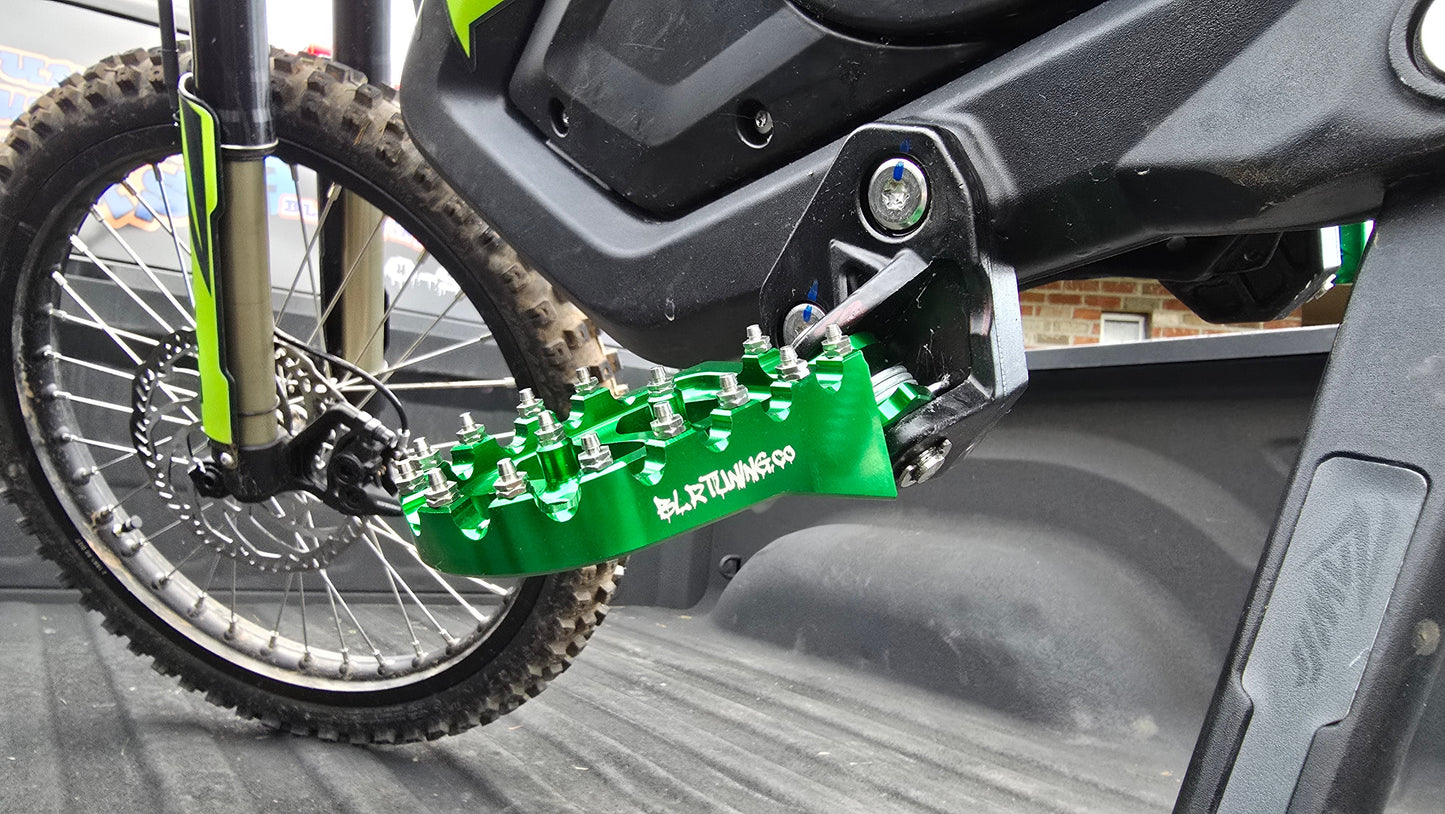 FOOT PEGS FOR RAWRR MANTIS X AND MANTIS X PRO BILLET ALUMINUM WITH STAINLESS STEEL TEETH BY BLR TUNING