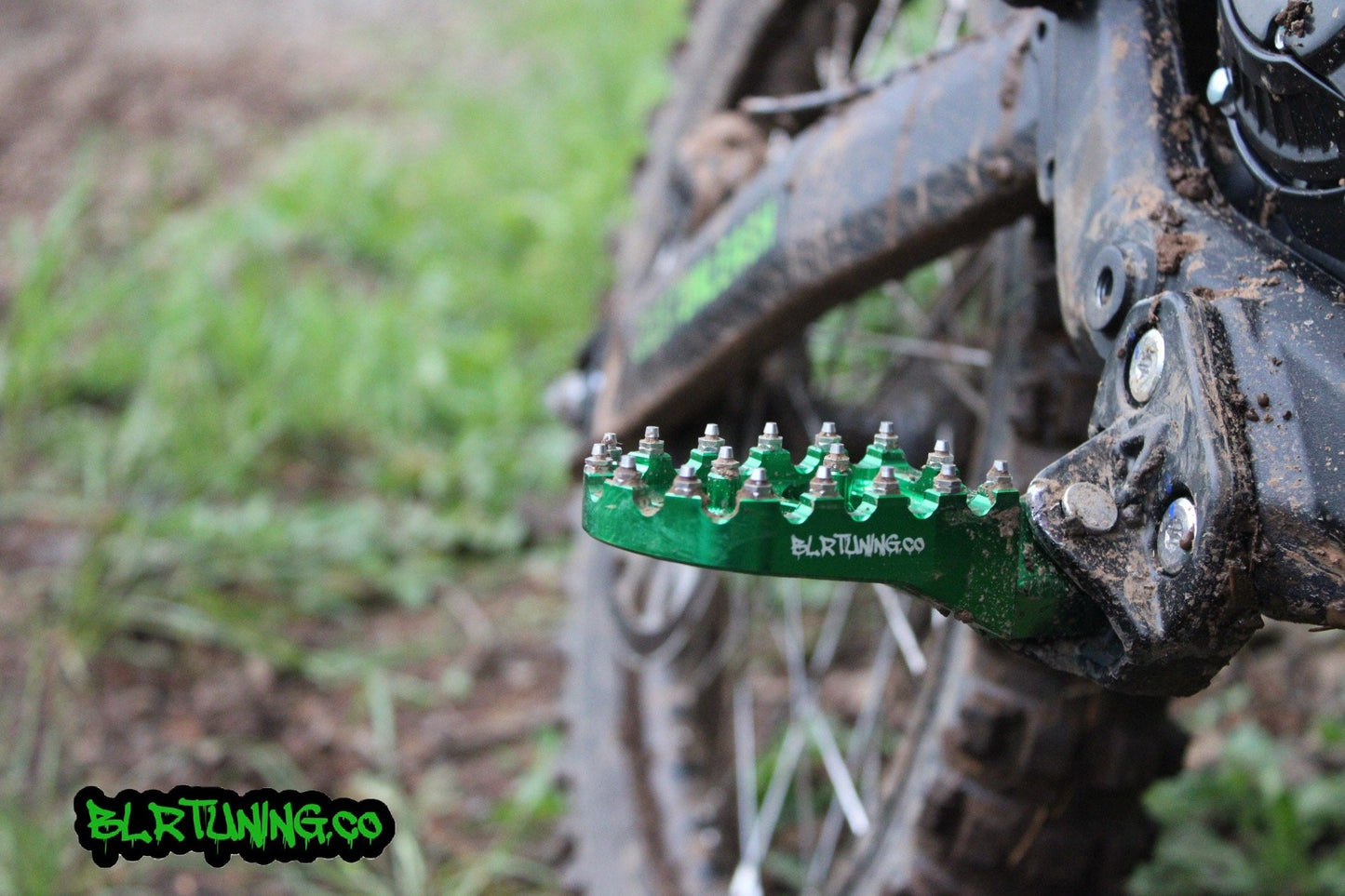 FOOT PEGS FOR RAWRR MANTIS X AND MANTIS X PRO BILLET ALUMINUM WITH STAINLESS STEEL TEETH BY BLR TUNING